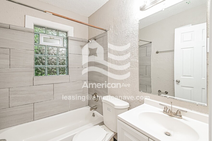 Building Photo - 207 Newell Dr
