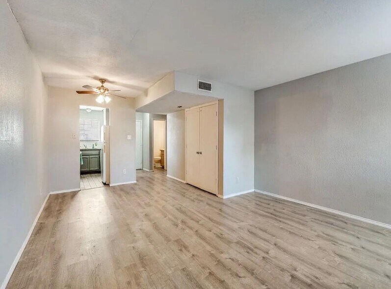 Building Photo - 7500 Chapin Rd