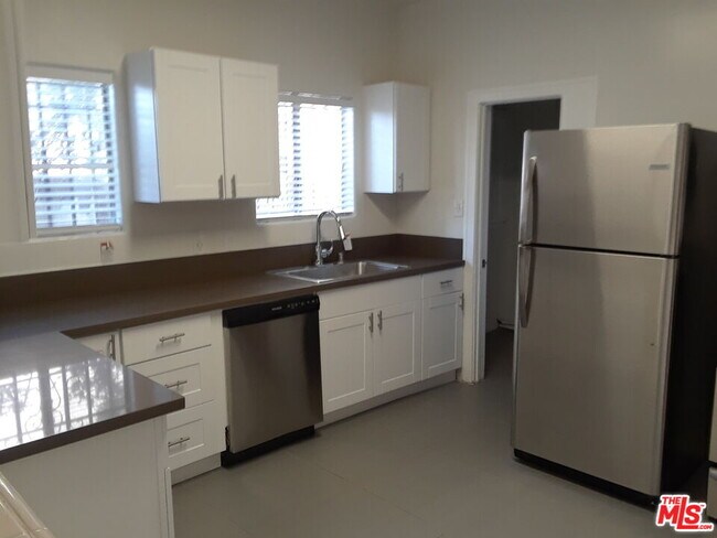 Building Photo - 1204 N Citrus Ave