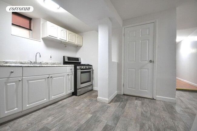 Building Photo - 240 E 92nd St