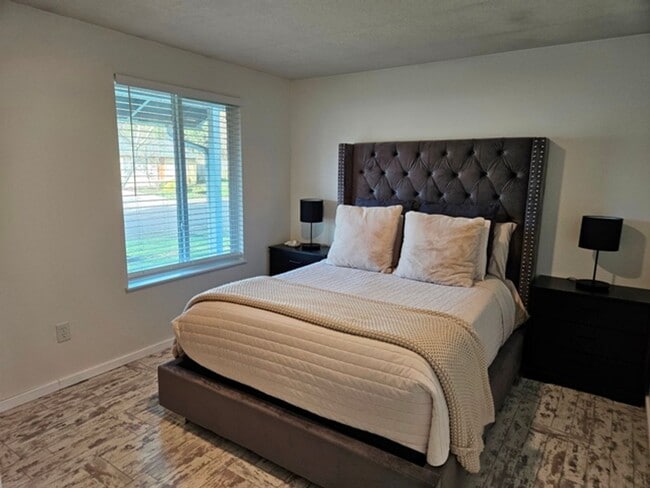 Building Photo - 3Bd/1Ba Single Story Home - For viewing!