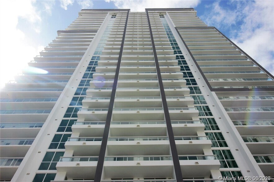 Building Photo - 1080 Brickell Ave