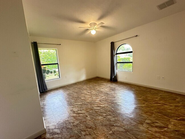 Building Photo - Tranquil Lakefront Living in the Heart of ...