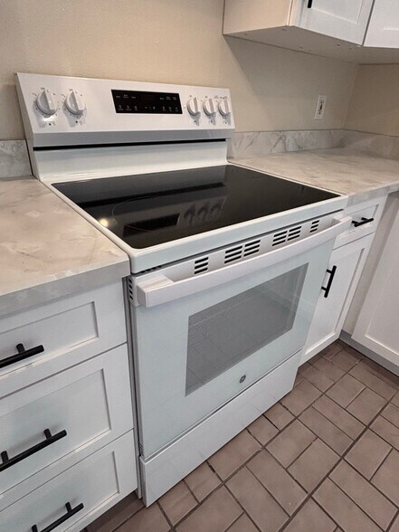 Building Photo - 3039 Queen Palm Dr
