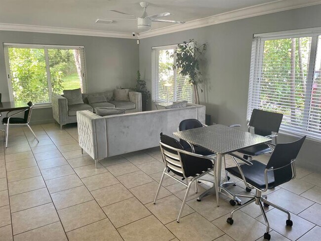 Building Photo - 140 NE 19th Ct