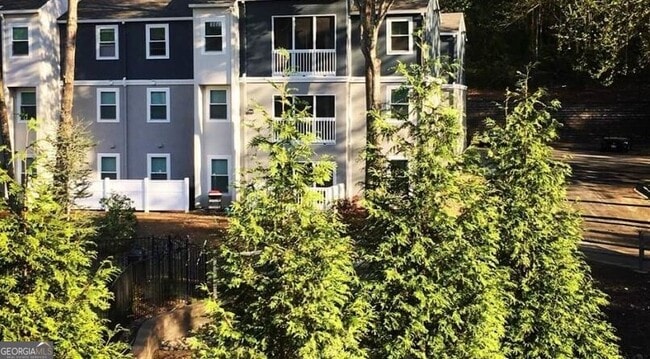 Building Photo - 7100 Roswell Rd