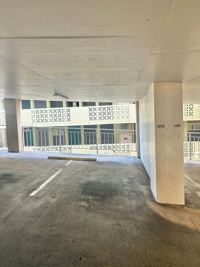 Building Photo - 2415 Ala Wai Blvd