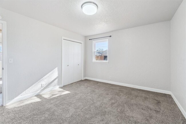 Building Photo - 4824 Elmview Dr