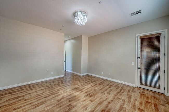 Building Photo - READY TO VIEW NOW! Remodeled-Huge 5 Bedroo...