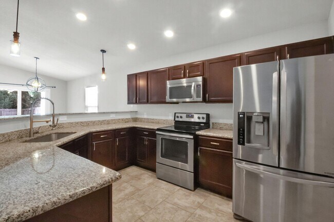 Building Photo - 8402 Island Dr