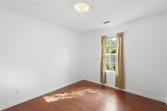Building Photo - 575 Chandon Way