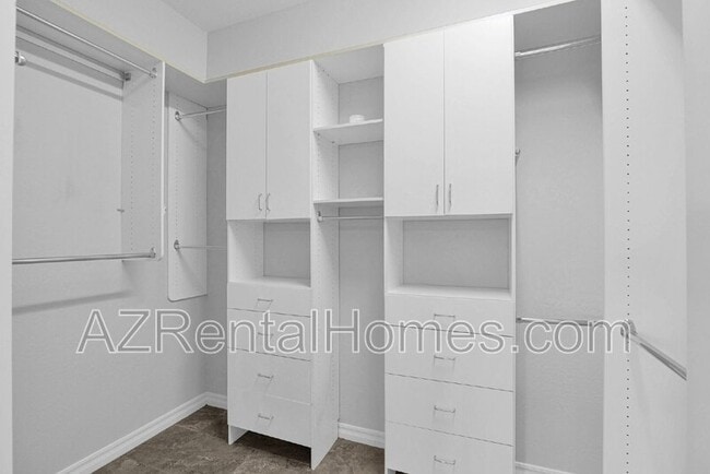 Building Photo - 1492 E Prescott Pl