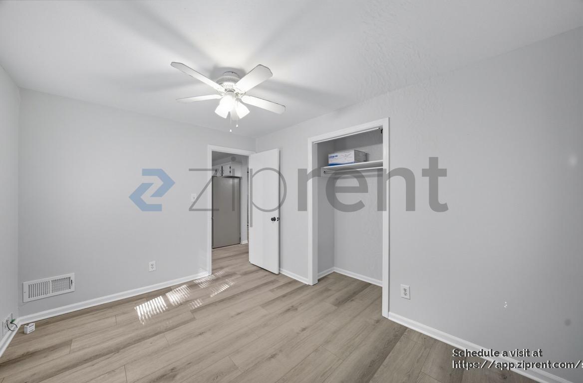 Building Photo - 792 Marstevan Dr NE