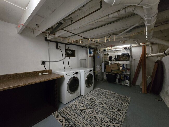 Building Photo - 235 Irvine St