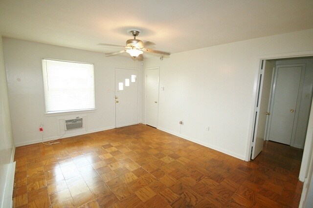 Building Photo - Apartment Near Duke West / W&D / Garden Plots
