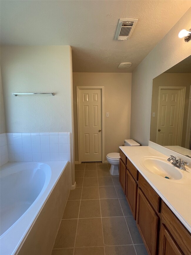 Building Photo - 14223 Bishop Bend Ln