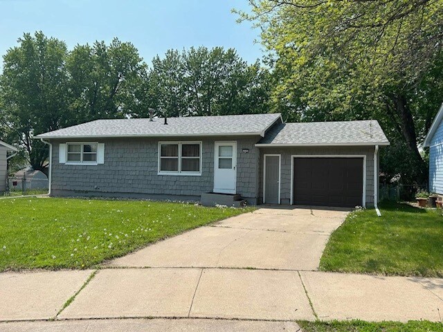 Primary Photo - 233 N Fanelle Ave