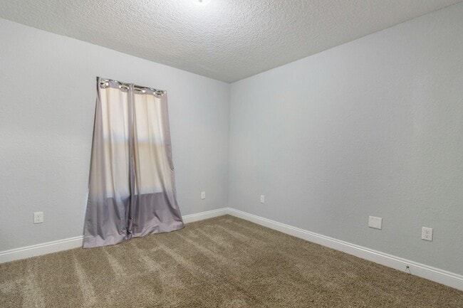Building Photo - 515 Grand Ridge Dr