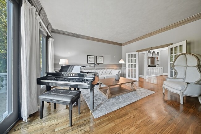 Building Photo - Princeton Hills Fully Furnished