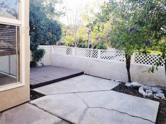 Building Photo - 379 Stanford Ct