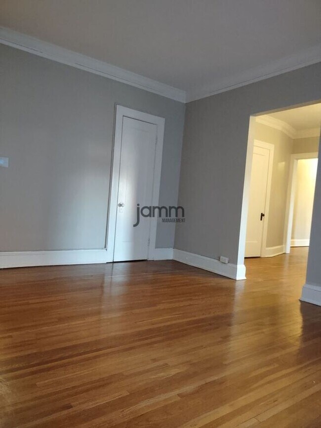 Building Photo - 2773 Hampshire-Unit 10