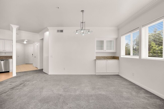 Building Photo - Gorgeous 3rd Floor Corner Unit in Summit Village Condominiums!