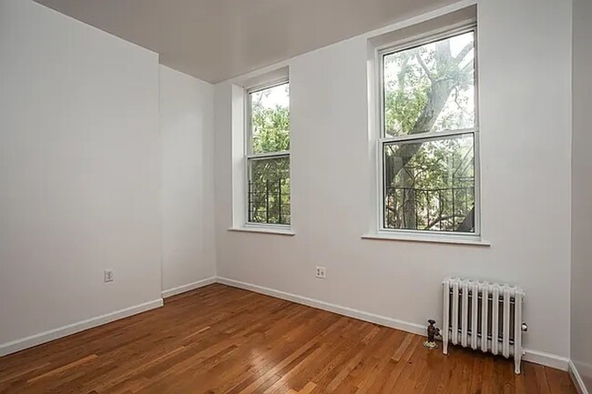 Building Photo - 148 Patchen Avenue