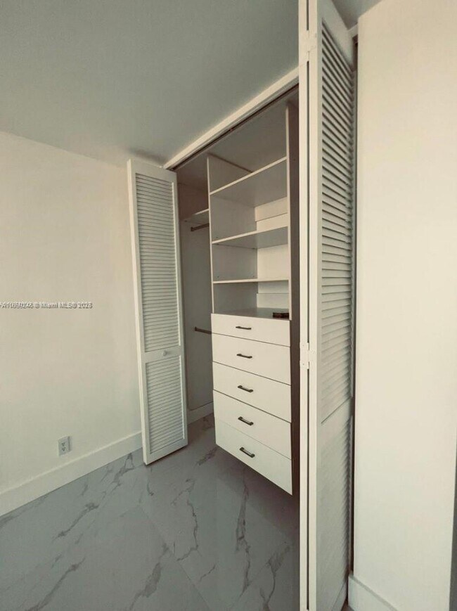 Building Photo - 2101 S Ocean Dr