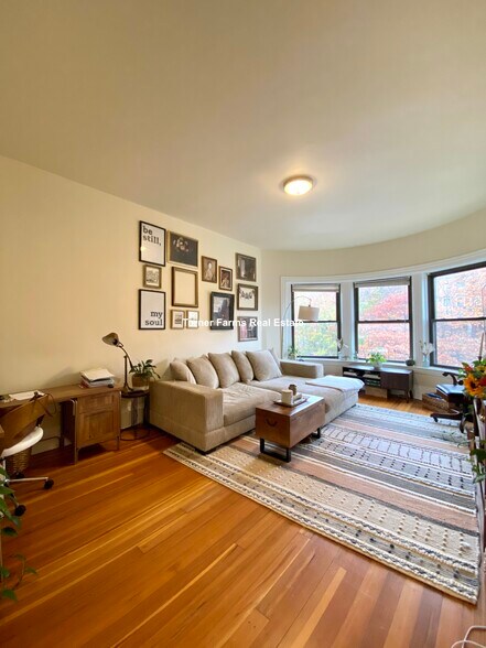 Building Photo - 1463 Beacon St