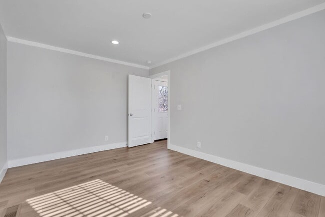 Building Photo - Spacious 2 Bed, 2 Bath Home sitting on 1.5 acres with Extra Storage ($1695/mo rent)