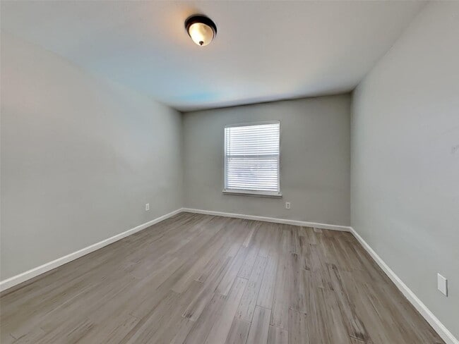 Building Photo - 5 BR/3BA | 3-Living areas | 2-Car Garage | Private Pool!