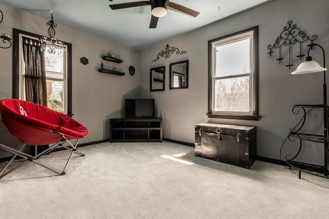 Building Photo - 3204 SE 19th St