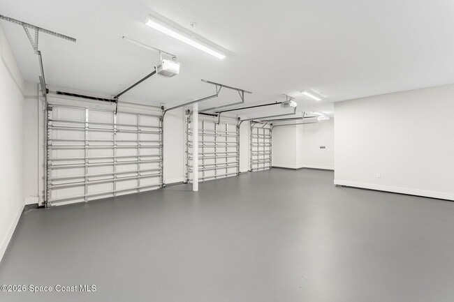 Building Photo - 8663 Ivanhoe Dr