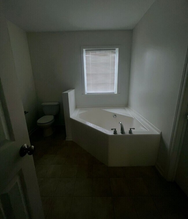 Building Photo - 3 bedroom Greensboro Rental with Attached Garage