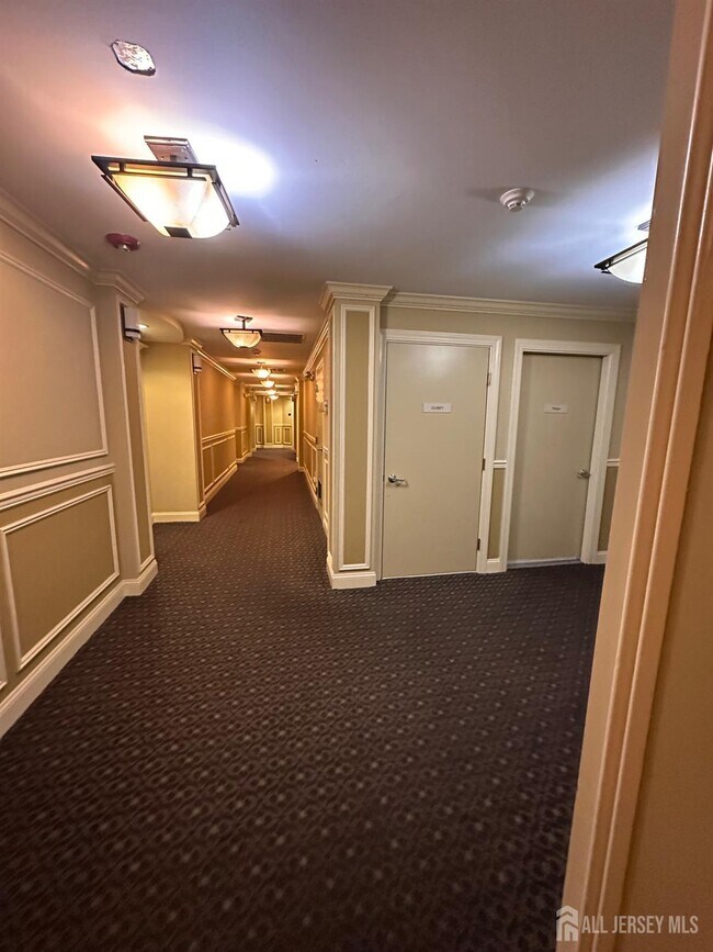 Building Photo - 6406 Fernandez Ct