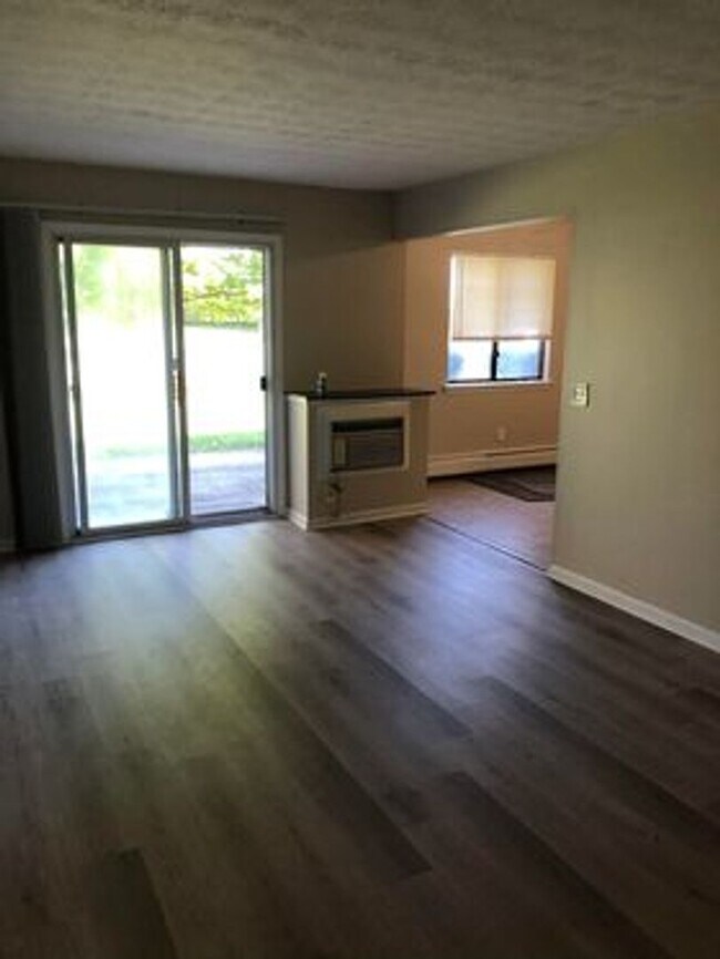Building Photo - 17 Stenwick Dr