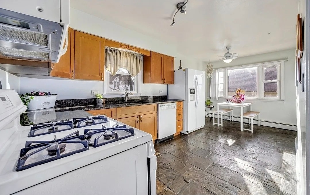 Kitchen - 311 Maple Ave