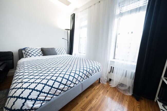 Building Photo - 328 E 74th St