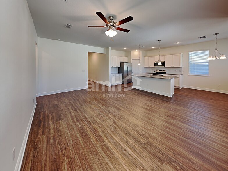 Building Photo - 14526 Cedar ml dr