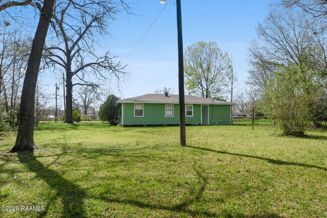 Building Photo - 715 Central Rd