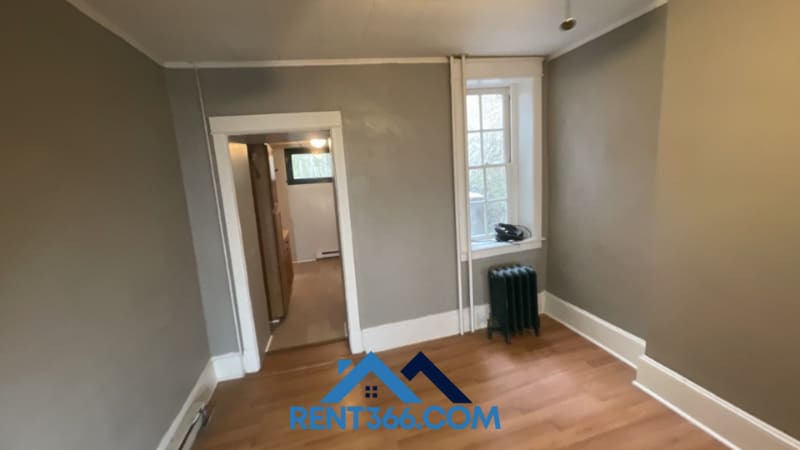 Building Photo - 405 E Norwegian St