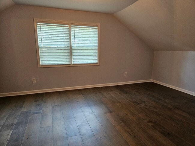 Building Photo - Stunning 4 Bed 2 Bath Single Family Rental...