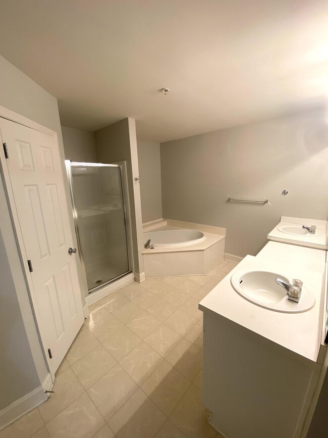Building Photo - 4492 Great Oak Dr