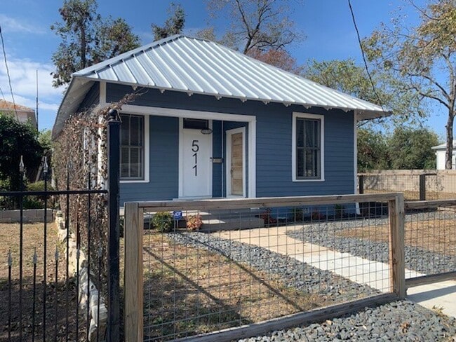 Building Photo - Fully Restored 2BR Classic Near Downtown Dignowity Hill