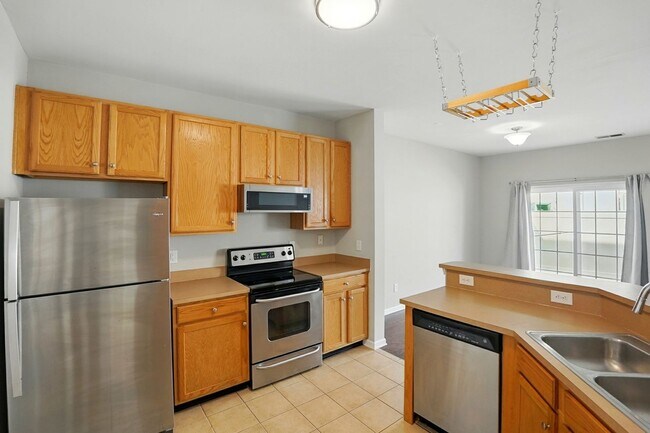 Building Photo - 2 Bedroom Townhome in Pineville!