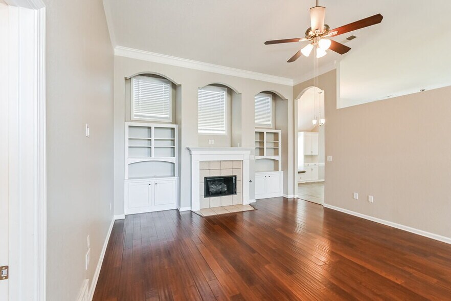 Building Photo - 6308 Acree Ln
