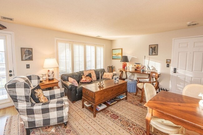 Building Photo - 432 Humphrey St