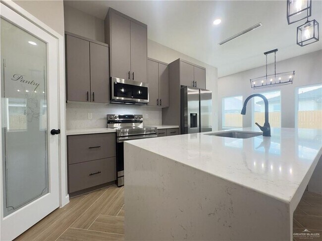 Building Photo - 907 Durango Dr