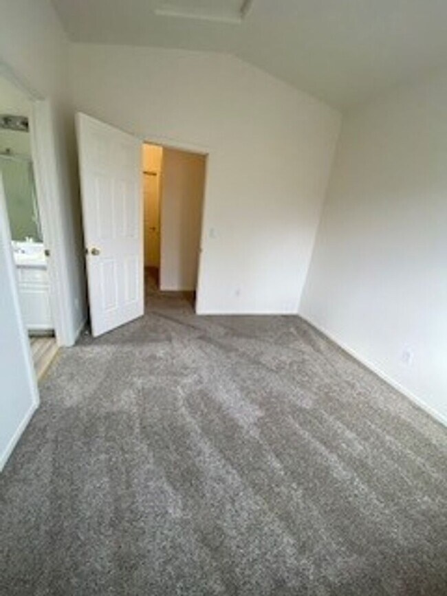 Building Photo - 3569 Mashie Court
