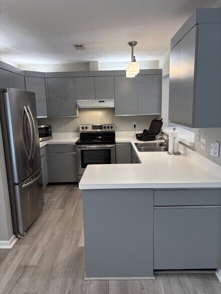 Kitchen - 12913 Church Ct